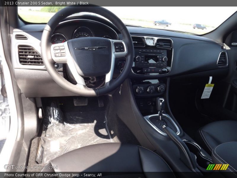 Bright White / Black 2013 Chrysler 200 S Sedan