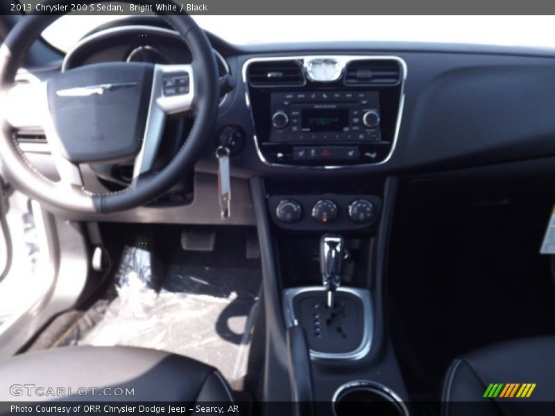Bright White / Black 2013 Chrysler 200 S Sedan