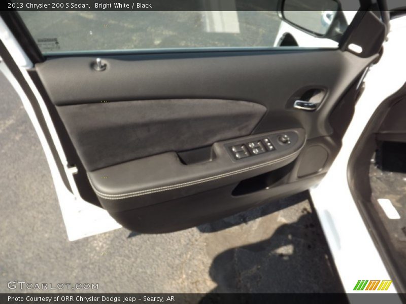 Bright White / Black 2013 Chrysler 200 S Sedan