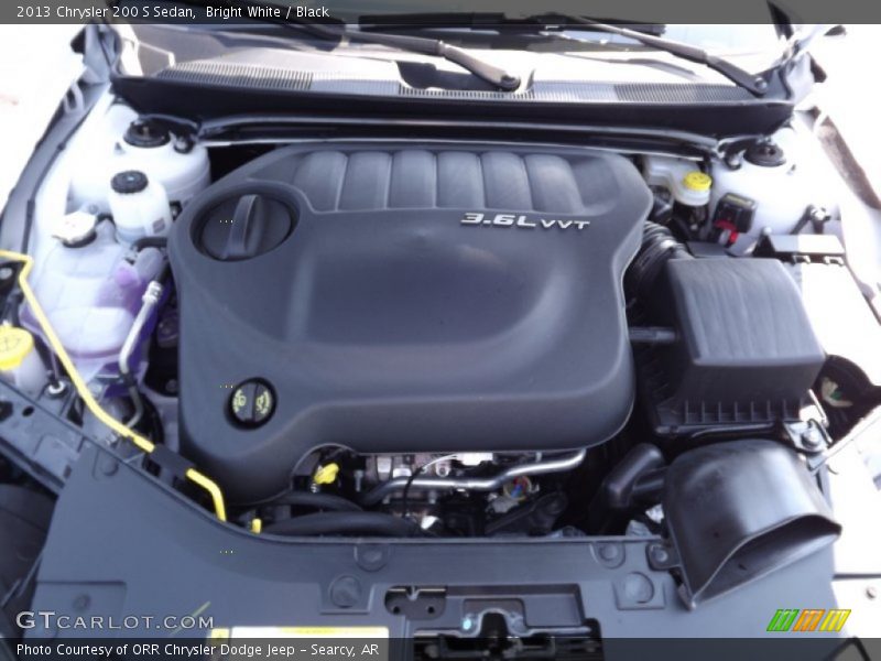 Bright White / Black 2013 Chrysler 200 S Sedan