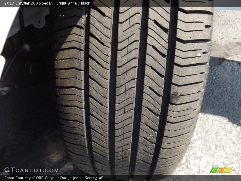 Bright White / Black 2013 Chrysler 200 S Sedan