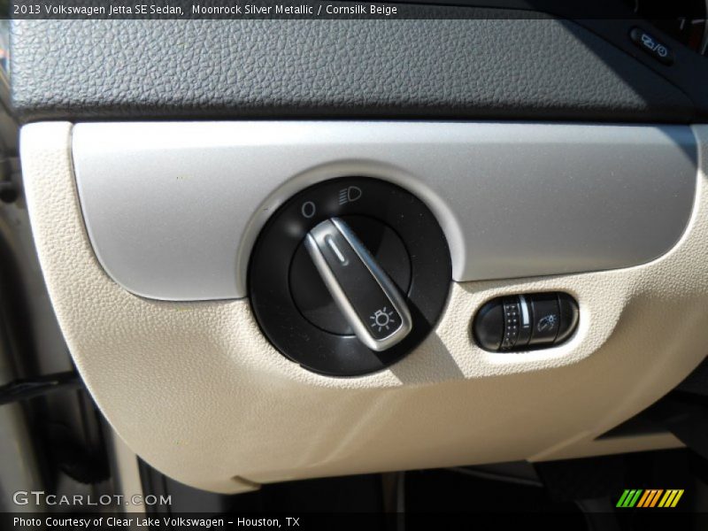Moonrock Silver Metallic / Cornsilk Beige 2013 Volkswagen Jetta SE Sedan