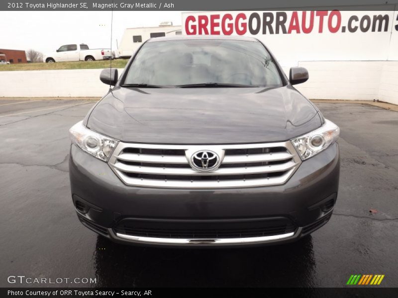 Magnetic Gray Metallic / Ash 2012 Toyota Highlander SE