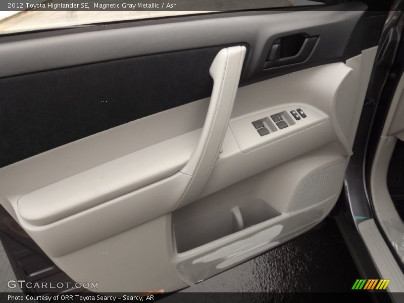Magnetic Gray Metallic / Ash 2012 Toyota Highlander SE