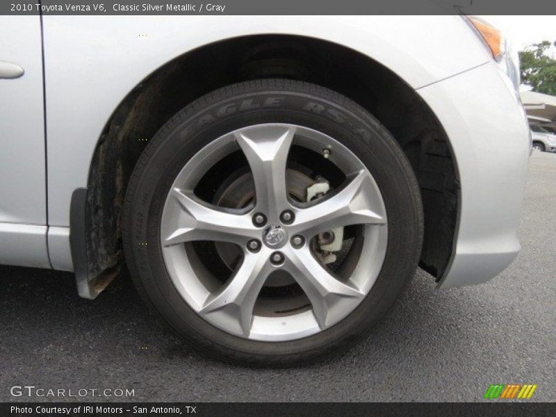 Classic Silver Metallic / Gray 2010 Toyota Venza V6