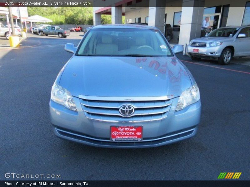 Silver Pine Mica / Ivory 2005 Toyota Avalon XL