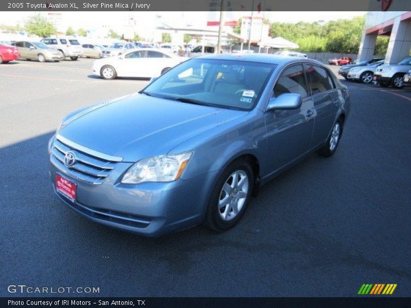 Silver Pine Mica / Ivory 2005 Toyota Avalon XL