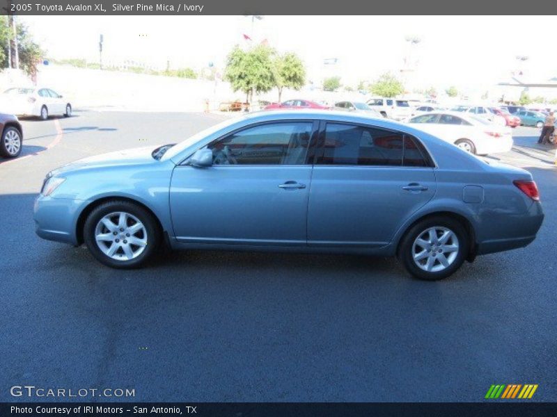 Silver Pine Mica / Ivory 2005 Toyota Avalon XL