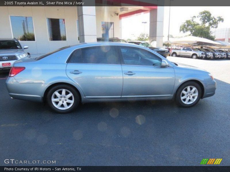 Silver Pine Mica / Ivory 2005 Toyota Avalon XL
