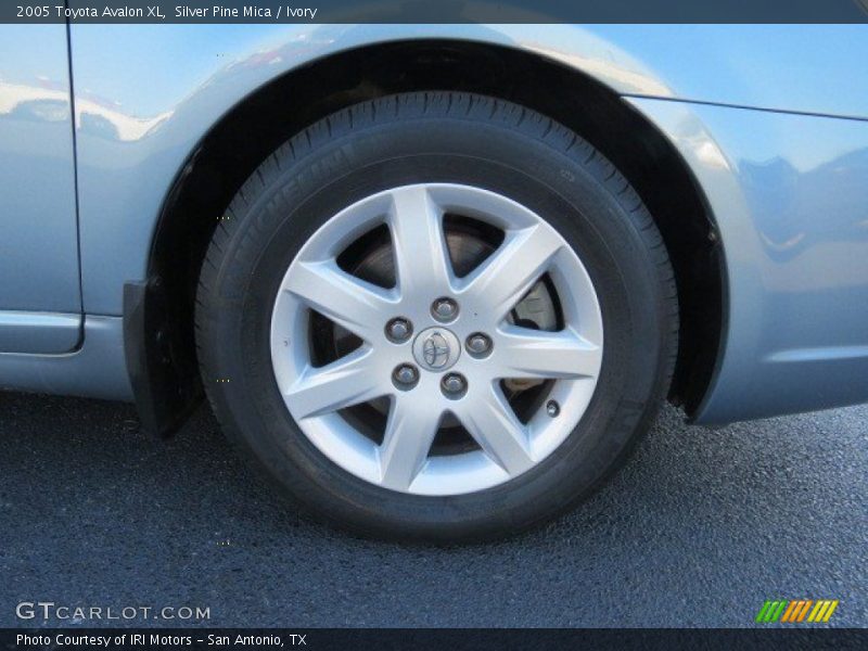 Silver Pine Mica / Ivory 2005 Toyota Avalon XL