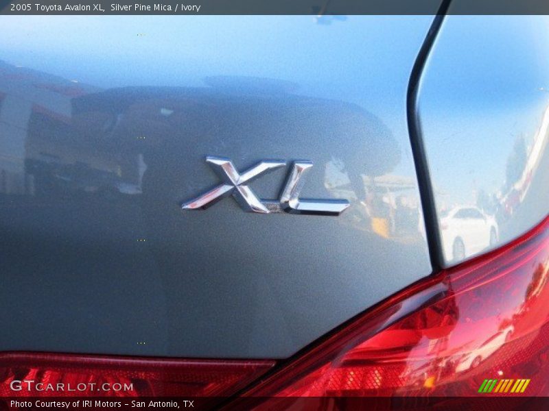 Silver Pine Mica / Ivory 2005 Toyota Avalon XL