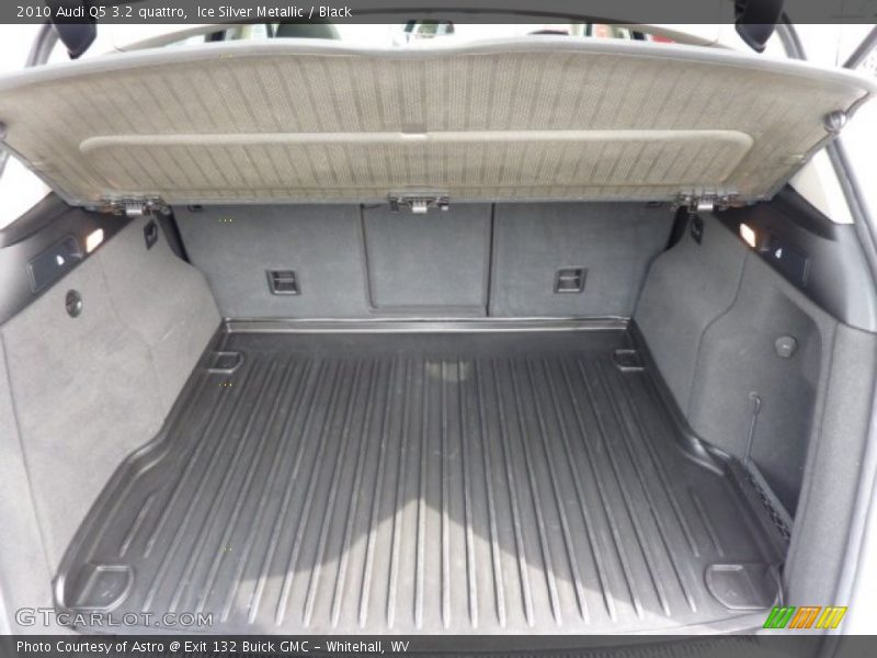 Ice Silver Metallic / Black 2010 Audi Q5 3.2 quattro