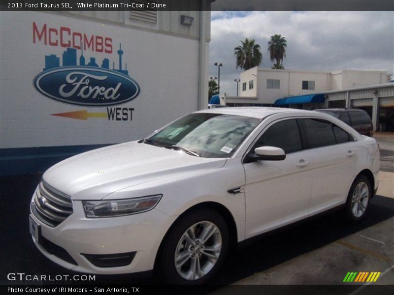 White Platinum Tri-Coat / Dune 2013 Ford Taurus SEL