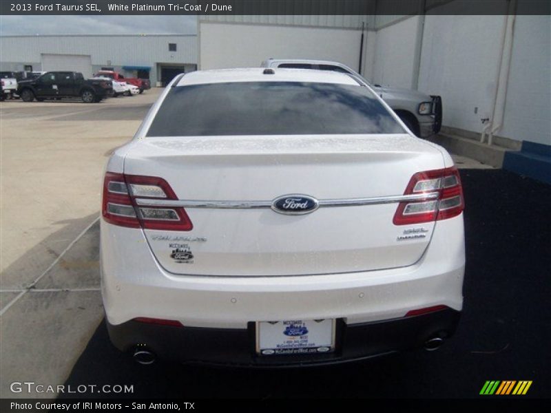 White Platinum Tri-Coat / Dune 2013 Ford Taurus SEL