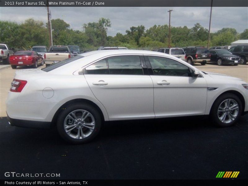 White Platinum Tri-Coat / Dune 2013 Ford Taurus SEL