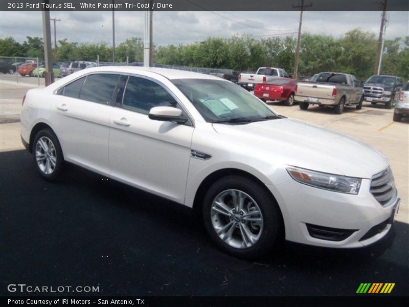 White Platinum Tri-Coat / Dune 2013 Ford Taurus SEL