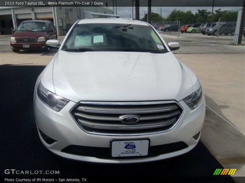 White Platinum Tri-Coat / Dune 2013 Ford Taurus SEL