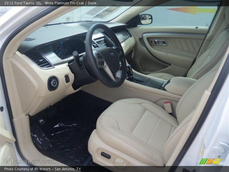 White Platinum Tri-Coat / Dune 2013 Ford Taurus SEL