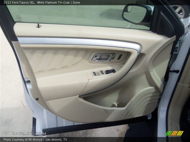 White Platinum Tri-Coat / Dune 2013 Ford Taurus SEL