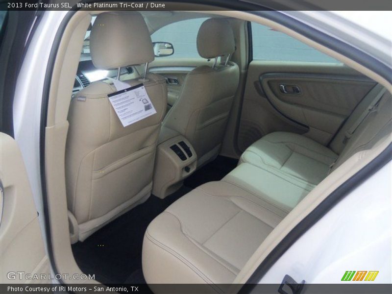 White Platinum Tri-Coat / Dune 2013 Ford Taurus SEL