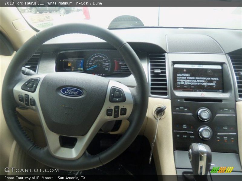 White Platinum Tri-Coat / Dune 2013 Ford Taurus SEL