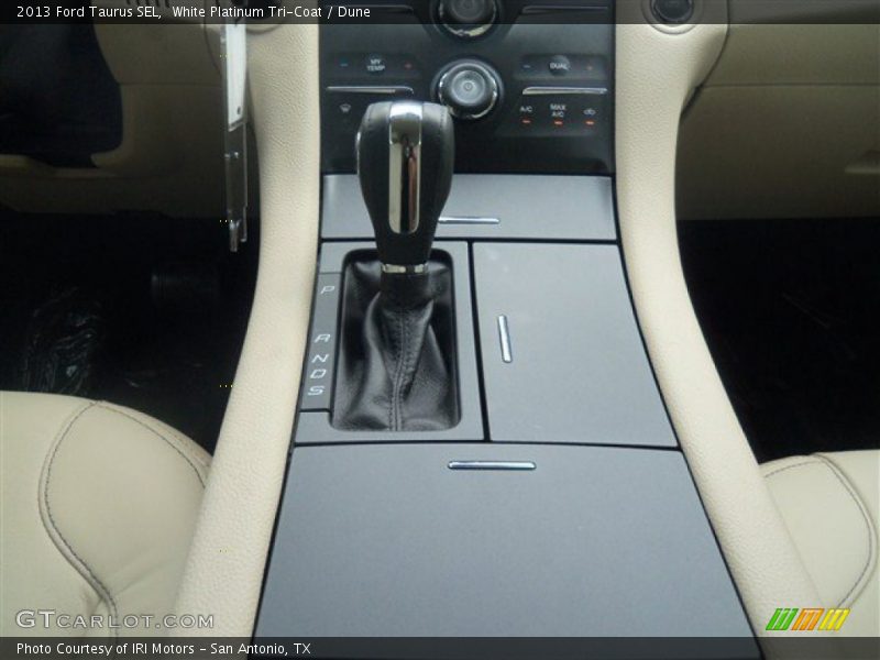 White Platinum Tri-Coat / Dune 2013 Ford Taurus SEL