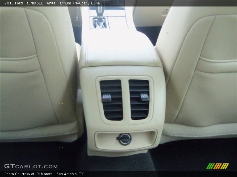 White Platinum Tri-Coat / Dune 2013 Ford Taurus SEL