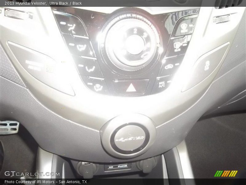 Ultra Black / Black 2013 Hyundai Veloster