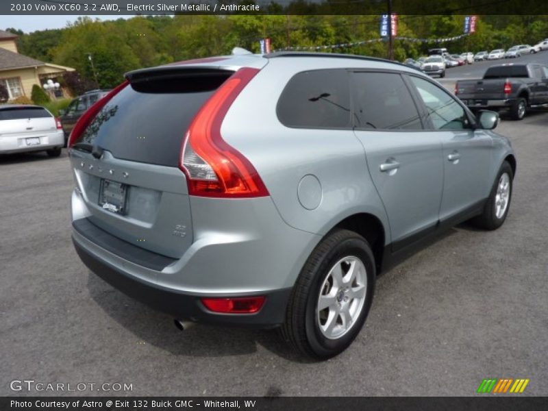 Electric Silver Metallic / Anthracite 2010 Volvo XC60 3.2 AWD