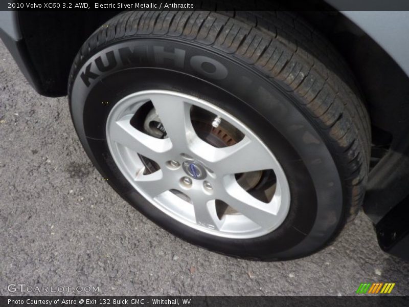 Electric Silver Metallic / Anthracite 2010 Volvo XC60 3.2 AWD