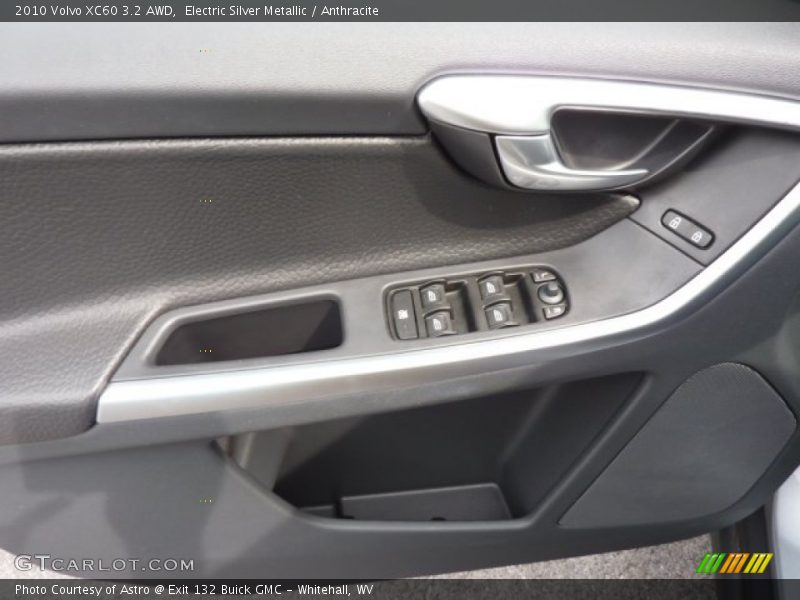 Electric Silver Metallic / Anthracite 2010 Volvo XC60 3.2 AWD