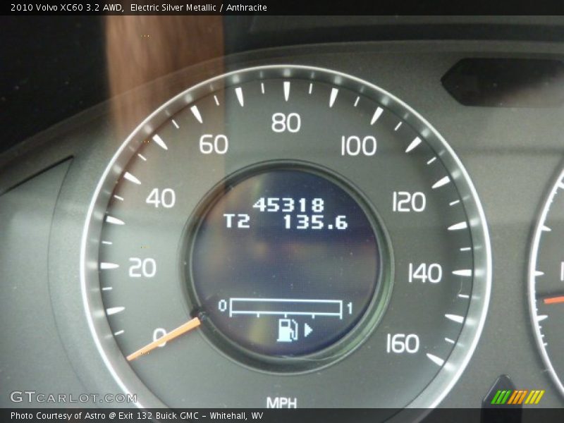 Electric Silver Metallic / Anthracite 2010 Volvo XC60 3.2 AWD