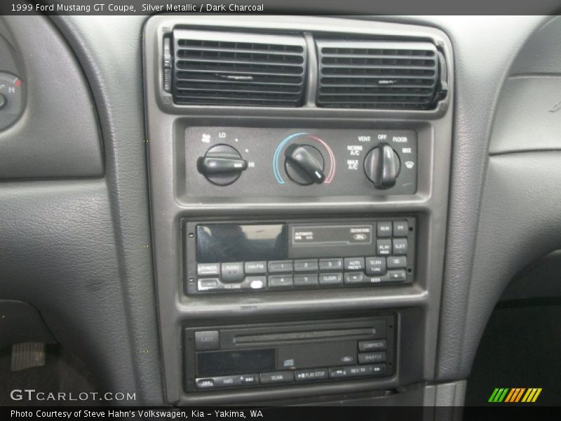 Controls of 1999 Mustang GT Coupe