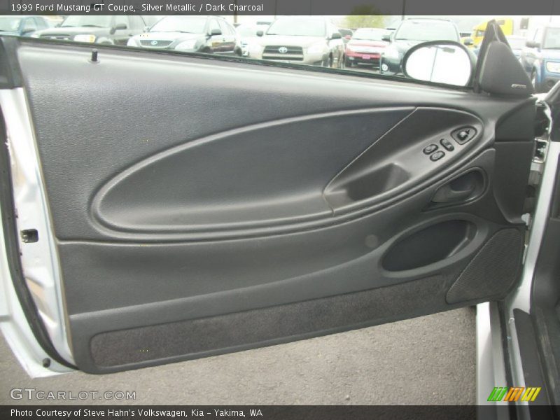 Door Panel of 1999 Mustang GT Coupe
