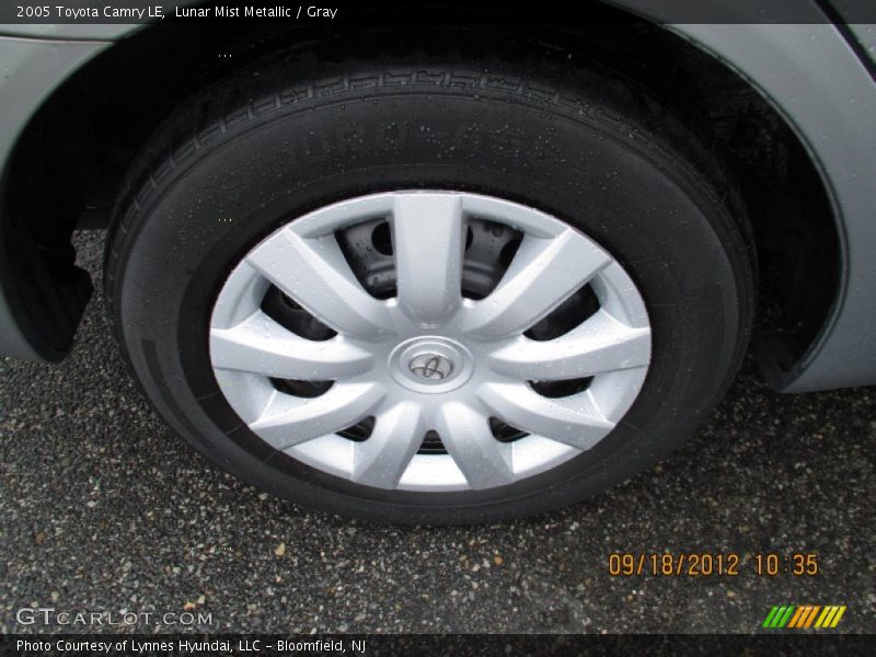 Lunar Mist Metallic / Gray 2005 Toyota Camry LE