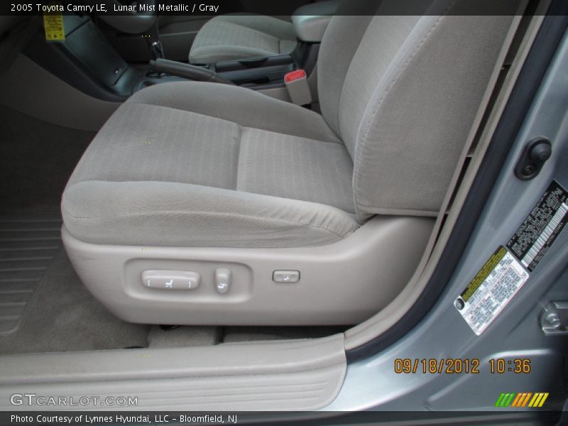 Lunar Mist Metallic / Gray 2005 Toyota Camry LE