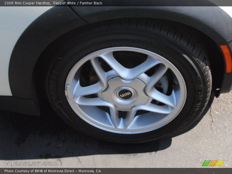 Pepper White / Panther Black 2006 Mini Cooper Hardtop