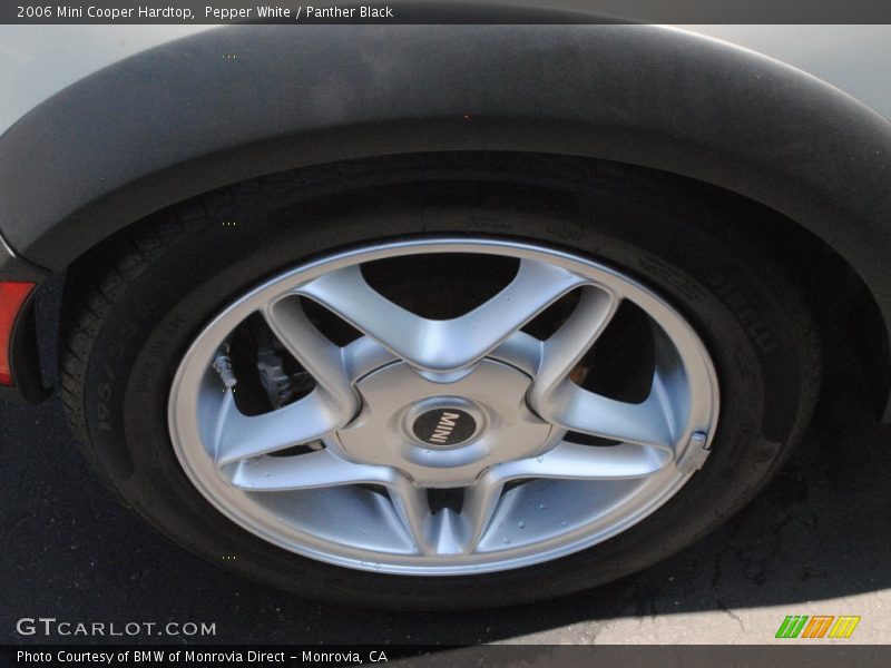 Pepper White / Panther Black 2006 Mini Cooper Hardtop