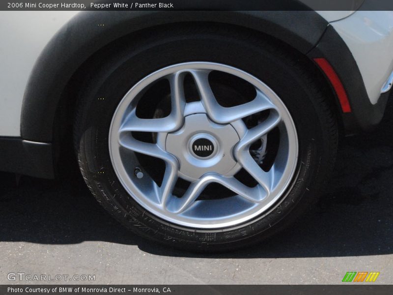 Pepper White / Panther Black 2006 Mini Cooper Hardtop