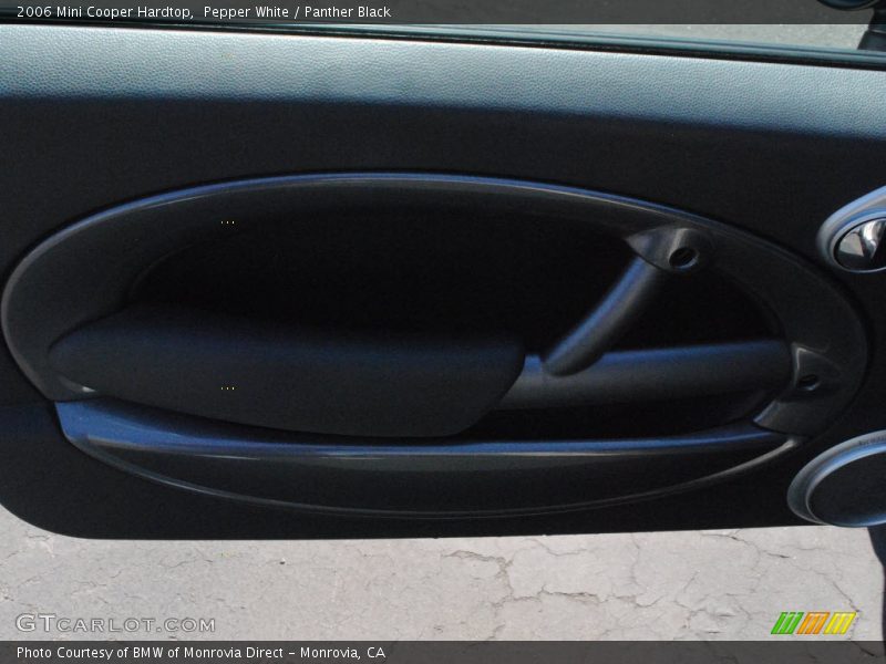 Pepper White / Panther Black 2006 Mini Cooper Hardtop