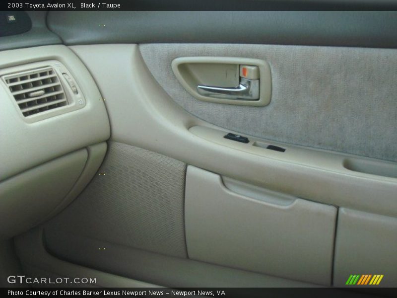 Black / Taupe 2003 Toyota Avalon XL
