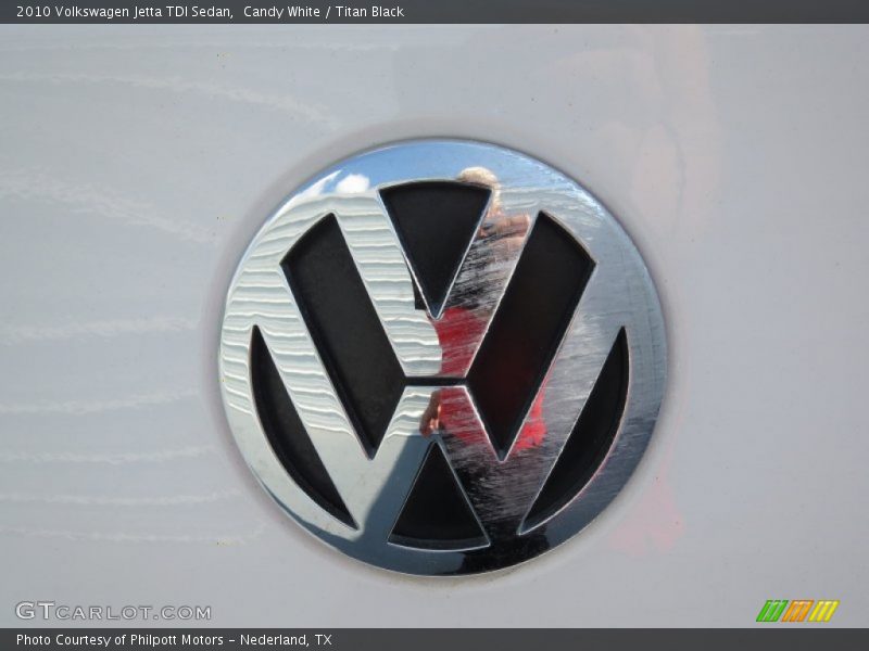 Candy White / Titan Black 2010 Volkswagen Jetta TDI Sedan