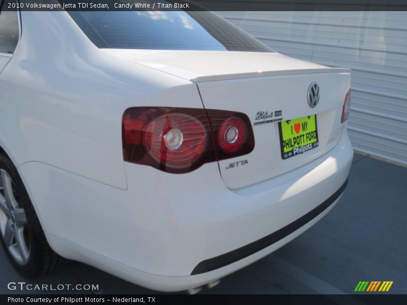 Candy White / Titan Black 2010 Volkswagen Jetta TDI Sedan