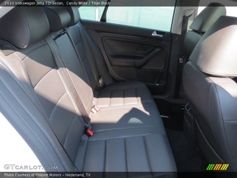 Candy White / Titan Black 2010 Volkswagen Jetta TDI Sedan