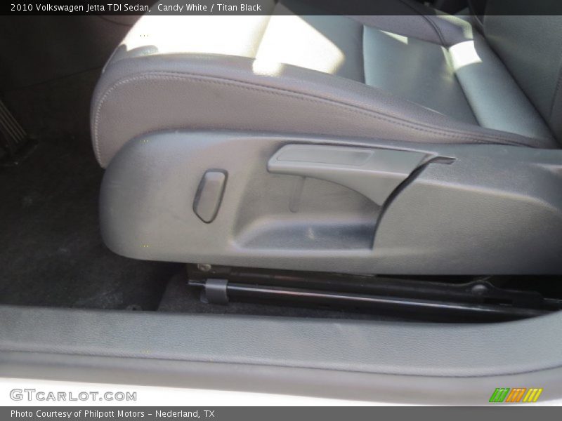 Candy White / Titan Black 2010 Volkswagen Jetta TDI Sedan