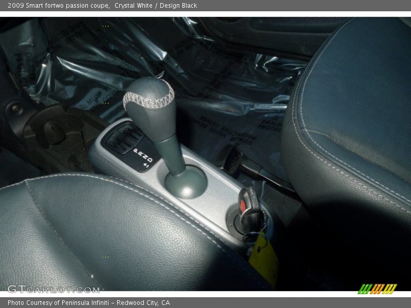 Crystal White / Design Black 2009 Smart fortwo passion coupe