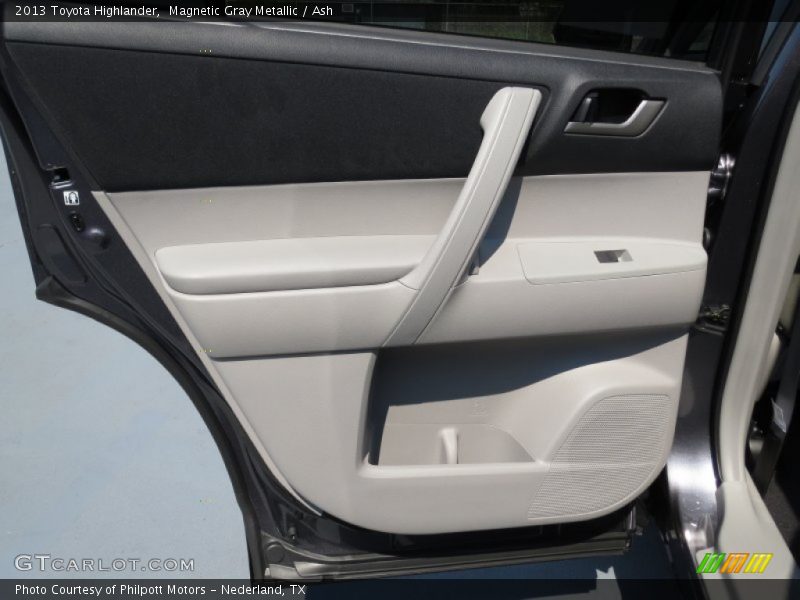 Magnetic Gray Metallic / Ash 2013 Toyota Highlander