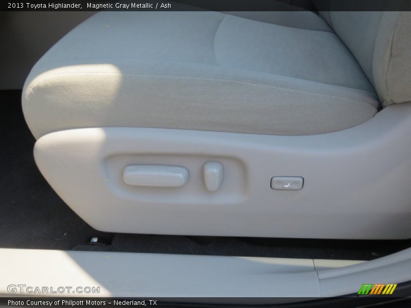 Magnetic Gray Metallic / Ash 2013 Toyota Highlander