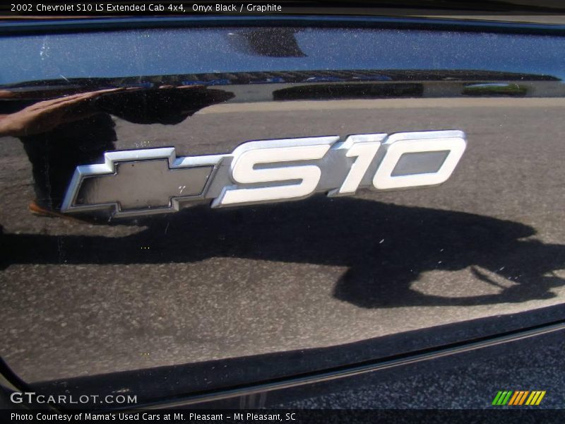 Onyx Black / Graphite 2002 Chevrolet S10 LS Extended Cab 4x4