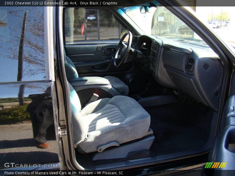 Onyx Black / Graphite 2002 Chevrolet S10 LS Extended Cab 4x4